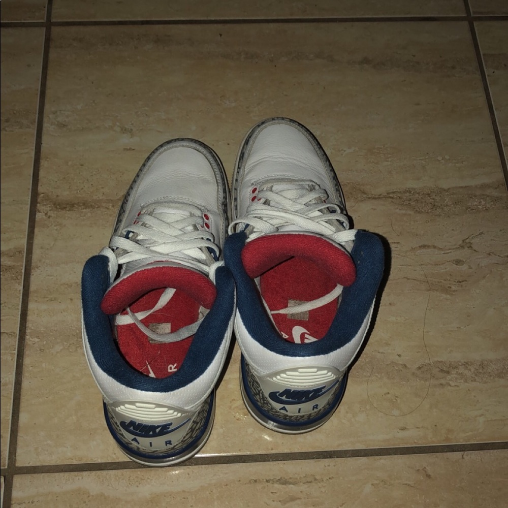 Jordan 3s - Picture 3 of 4